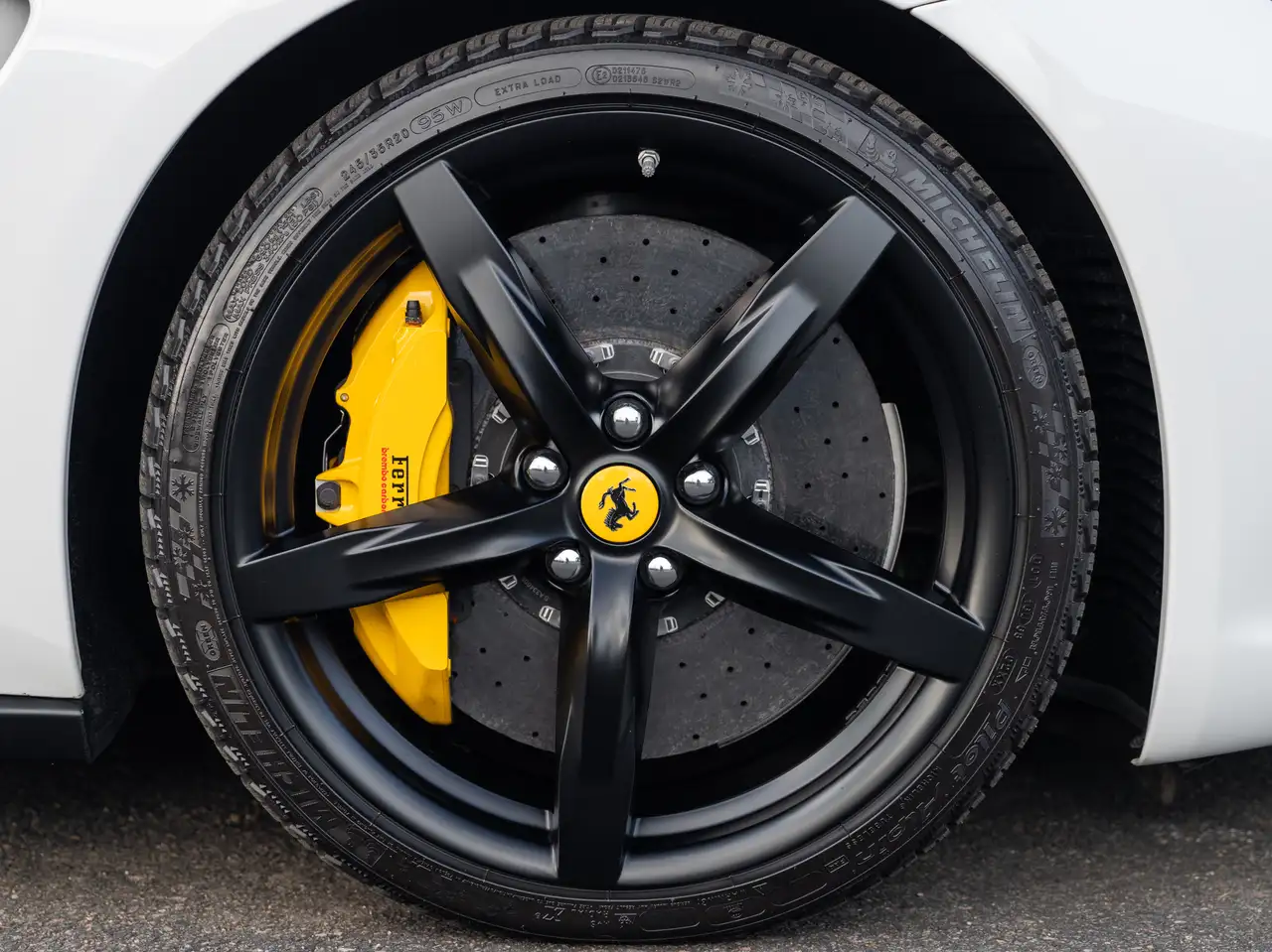 Ferrari GTC4 Lusso - 10