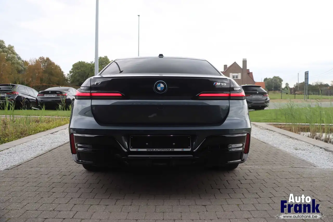 BMW i7 - 6