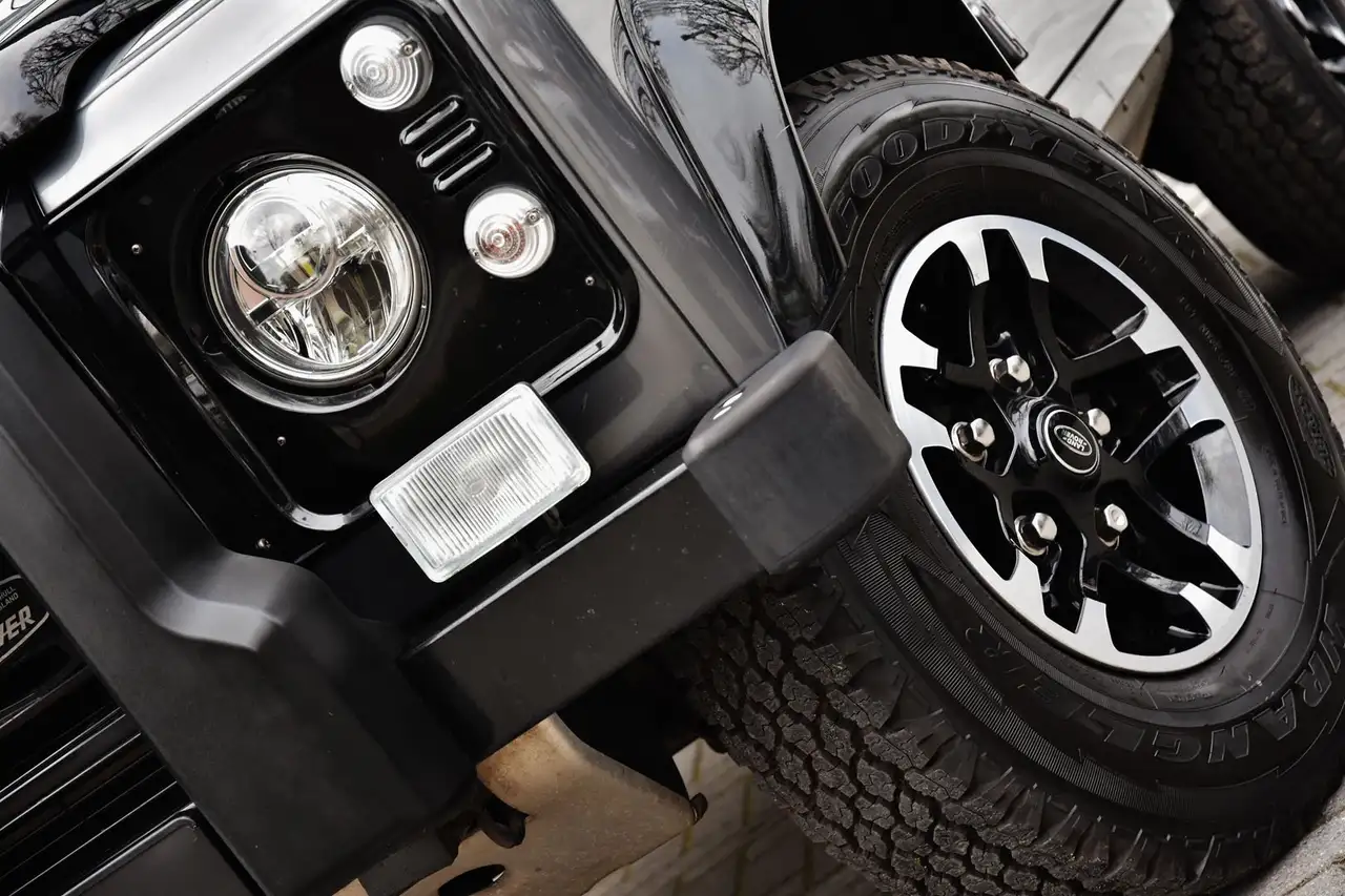 Land Rover Defender - 7