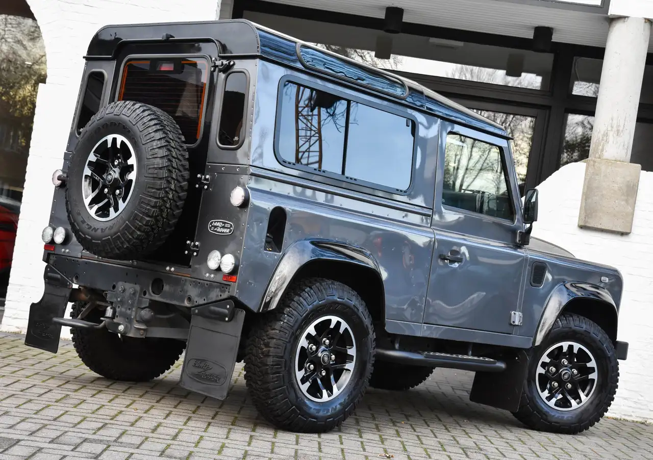 Land Rover Defender - 8