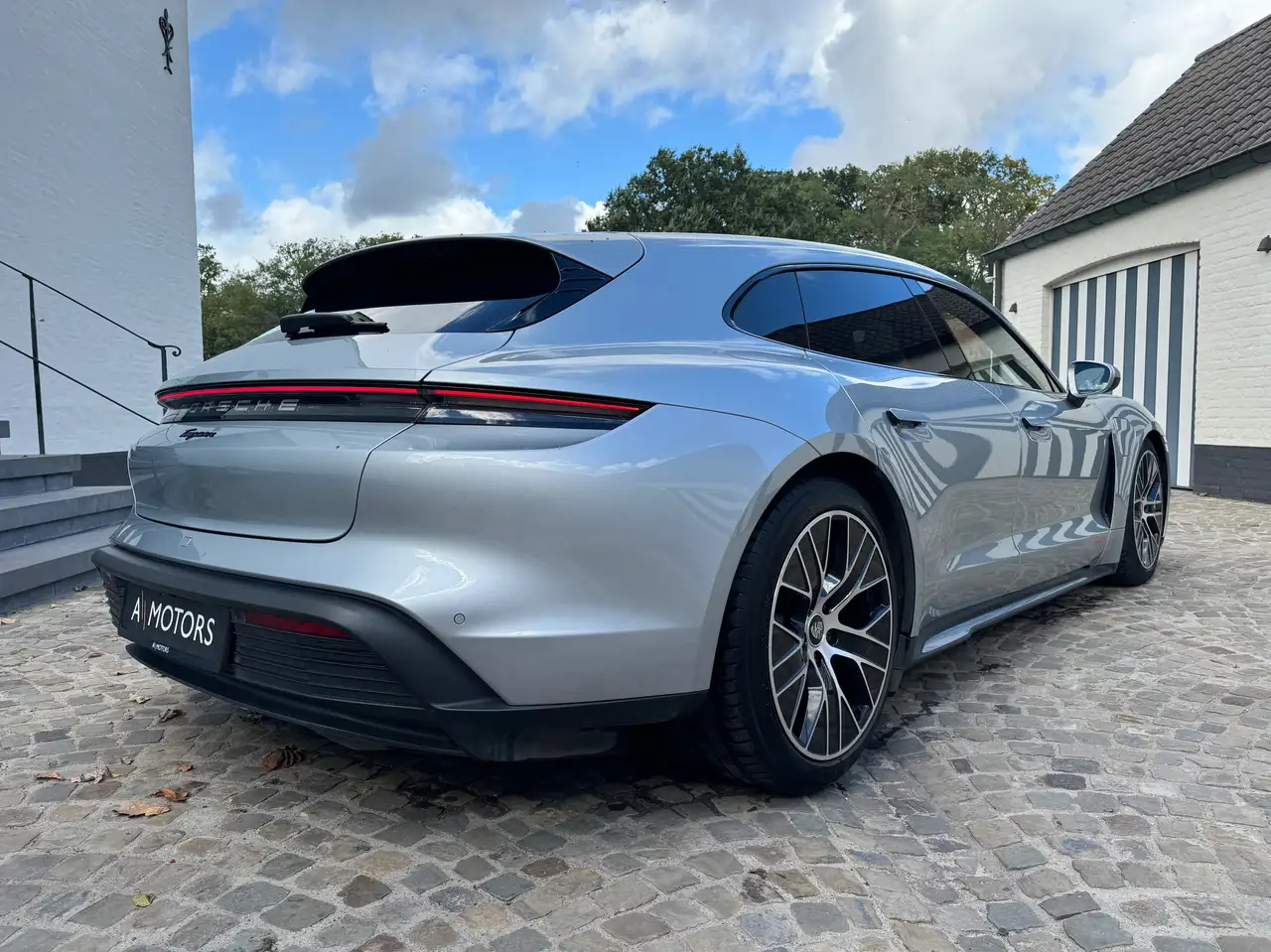 Porsche Taycan - 5