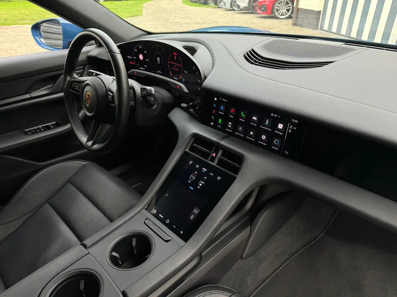 Porsche Taycan - 8