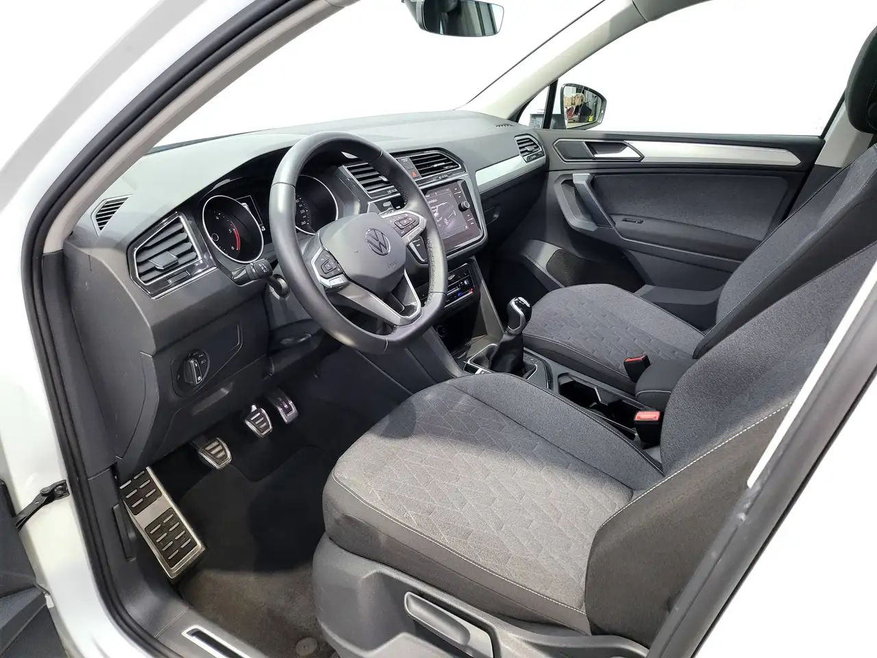 Volkswagen Tiguan - 11