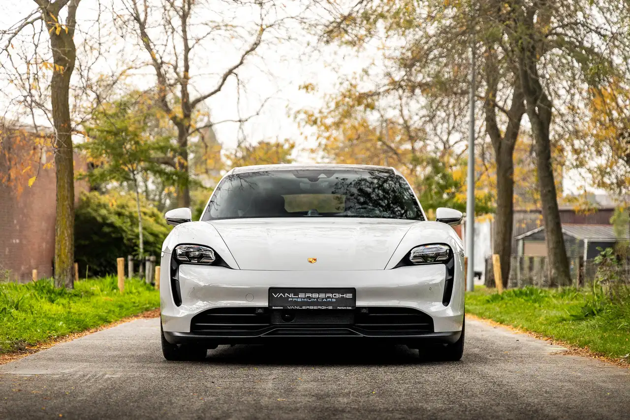 Porsche Taycan - 2