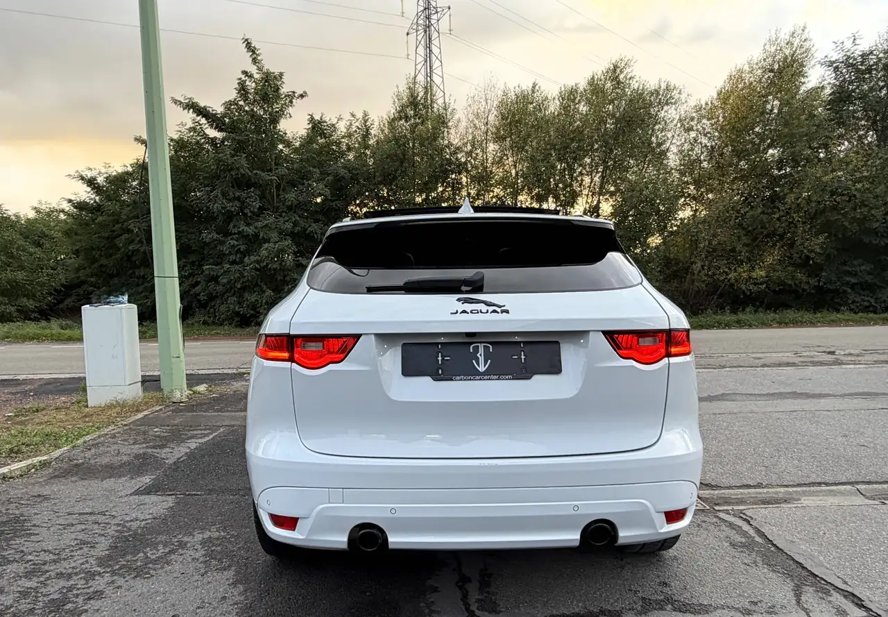 Jaguar F-Pace - 12