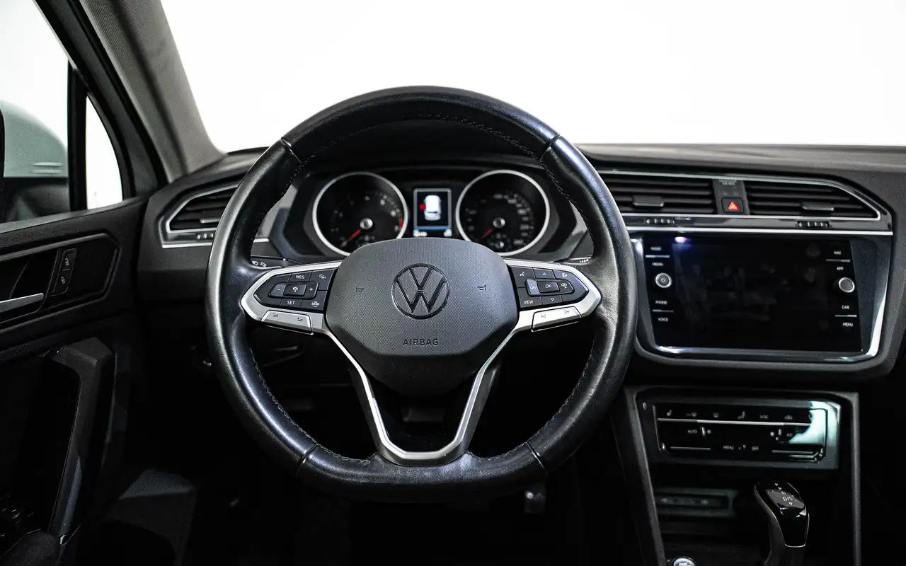 Volkswagen Tiguan - 11