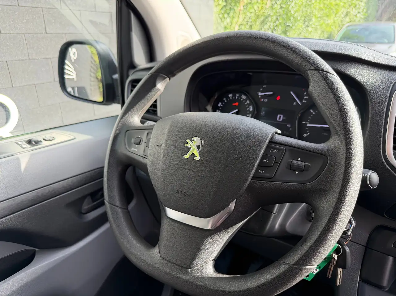 Peugeot Traveller - 9
