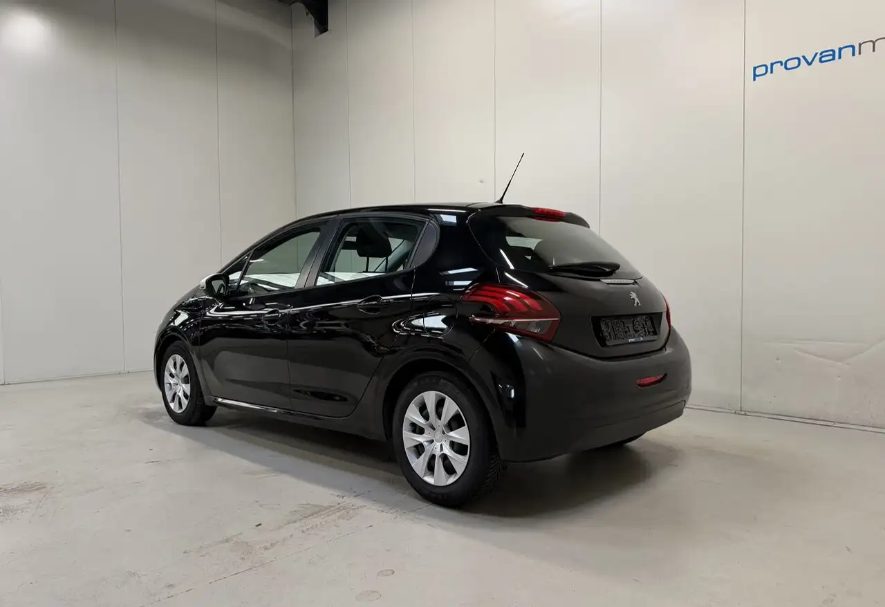 Peugeot 208 - 6
