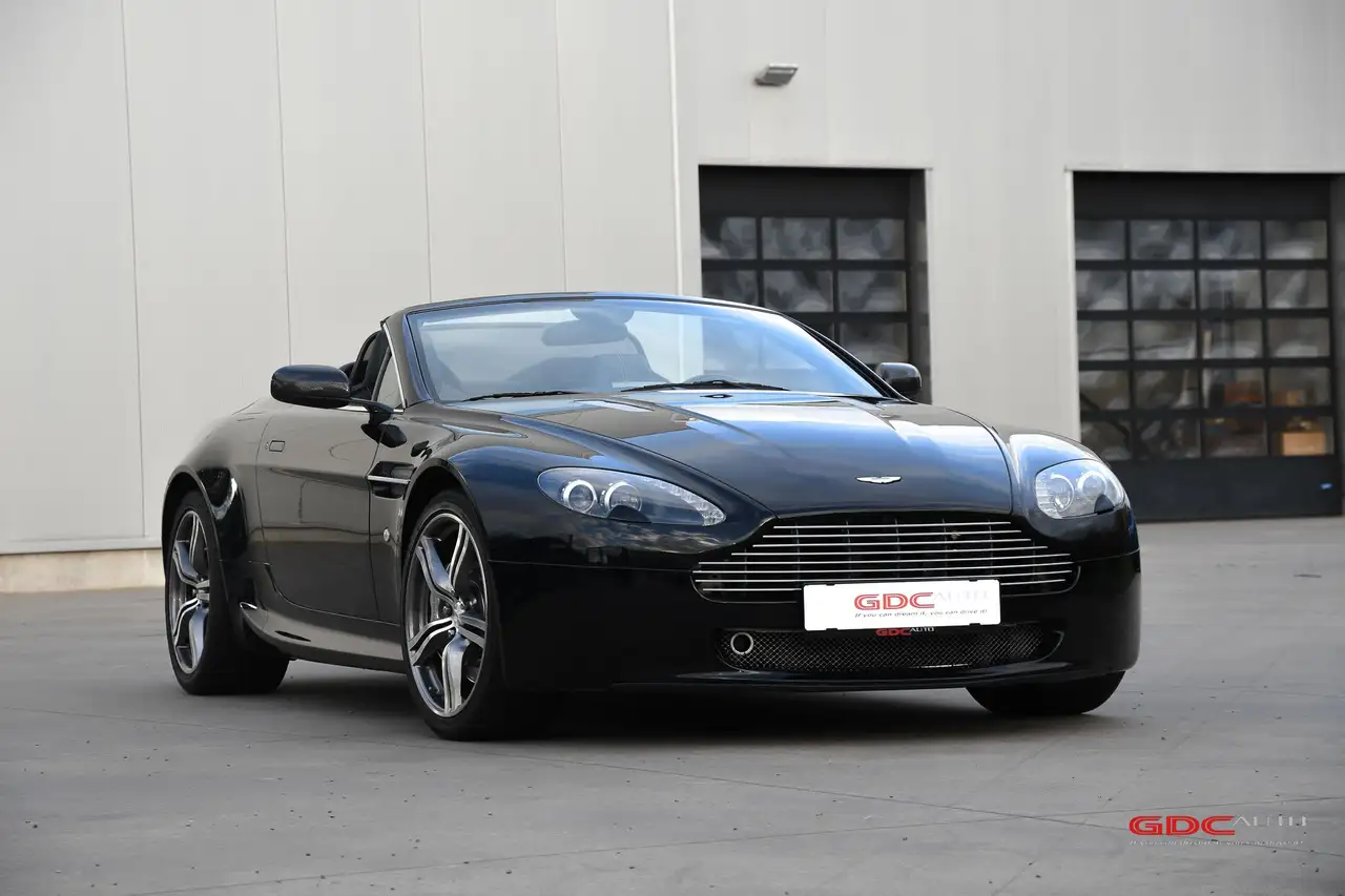 Aston Martin Vantage - 9
