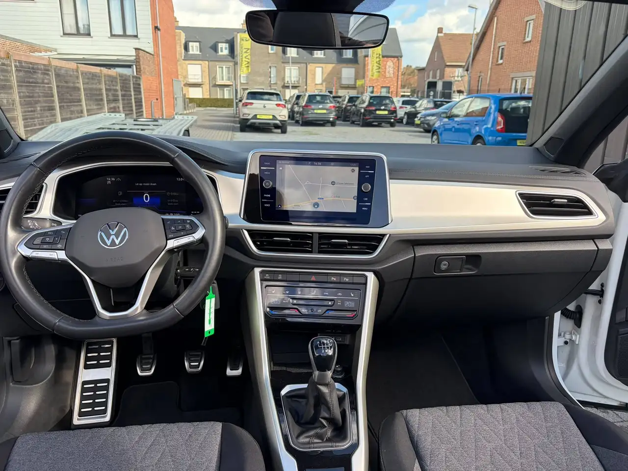 Volkswagen T-Roc - 15