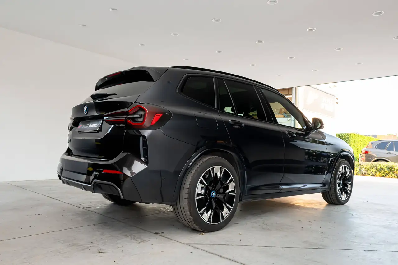 BMW iX3 - 12