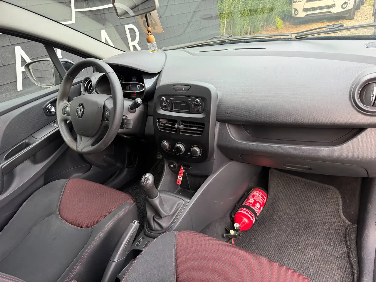 Renault Clio - 11
