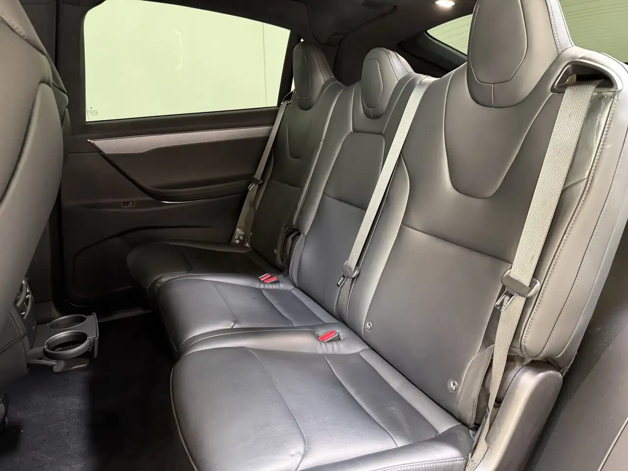 Tesla Model X - 10