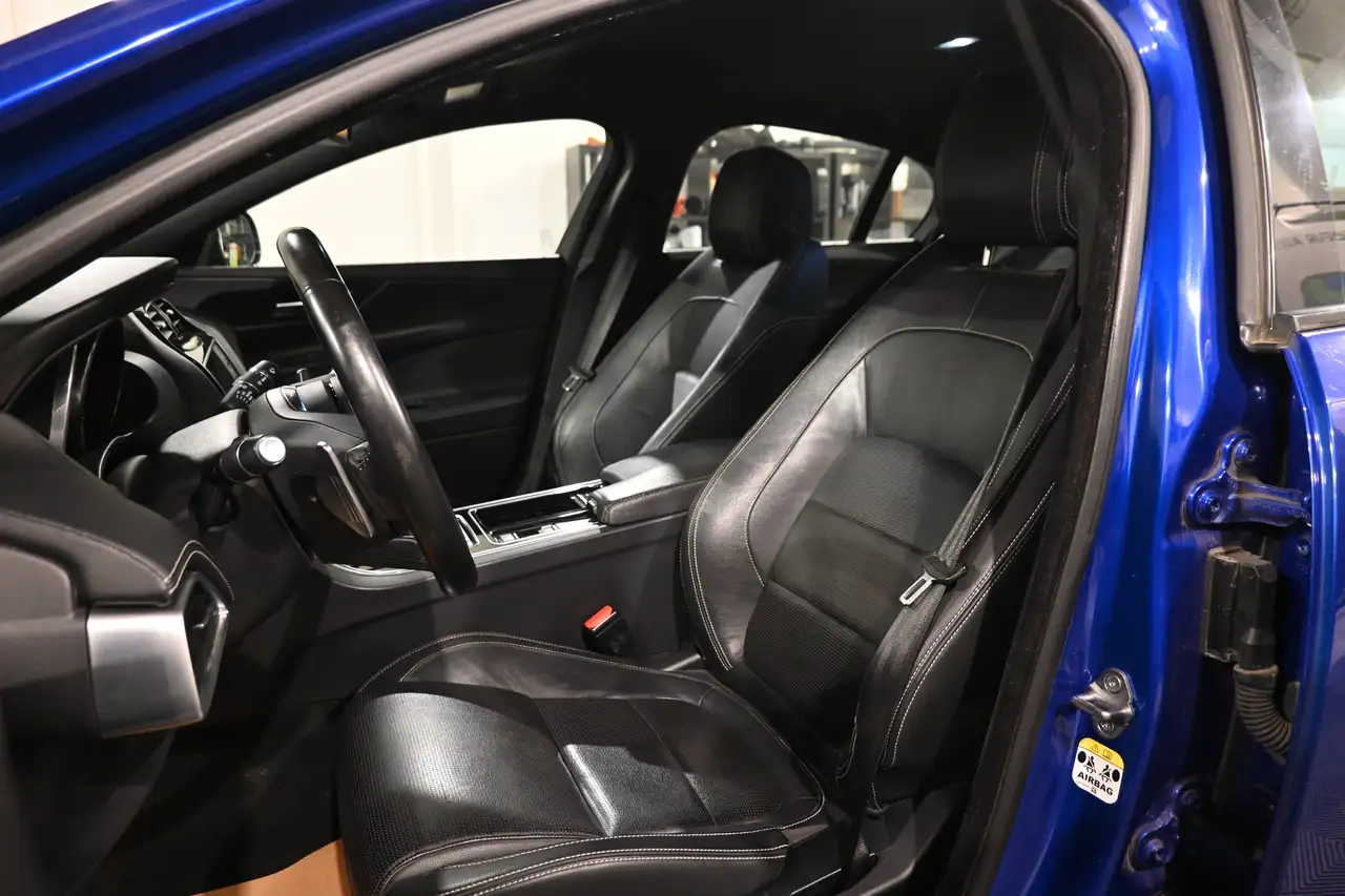 Jaguar XE - 8