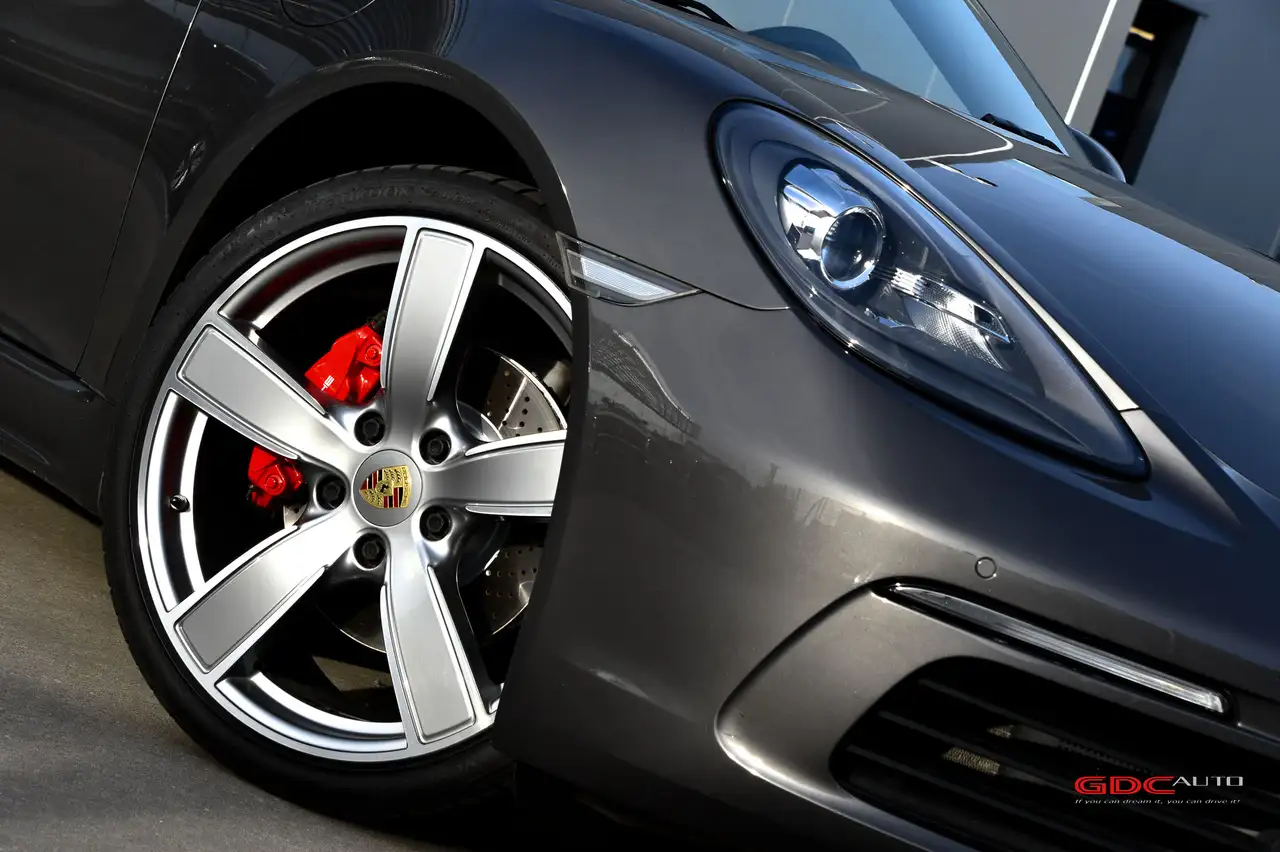 Porsche Boxster - 11