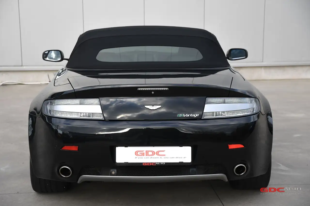 Aston Martin Vantage - 6