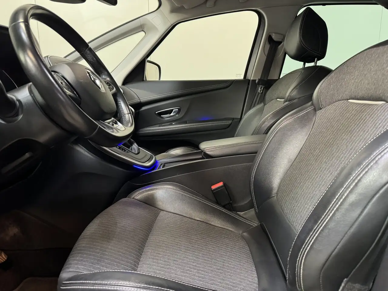 Renault Grand Scenic - 9