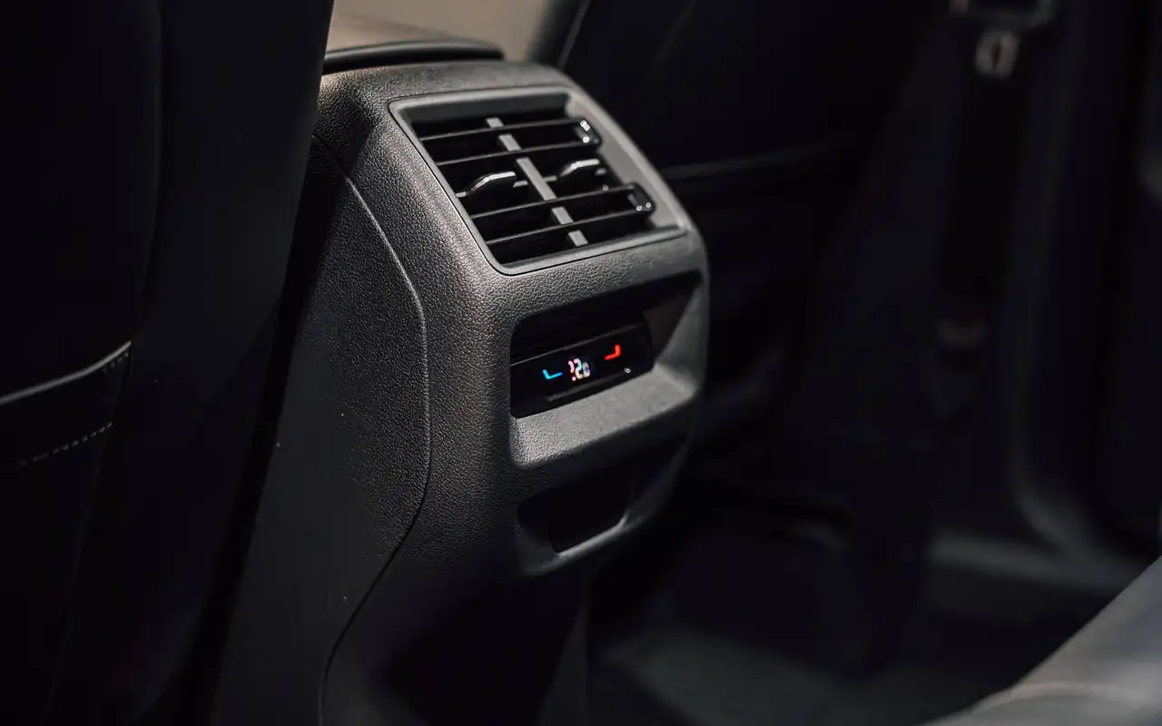 Volkswagen Tiguan - 10