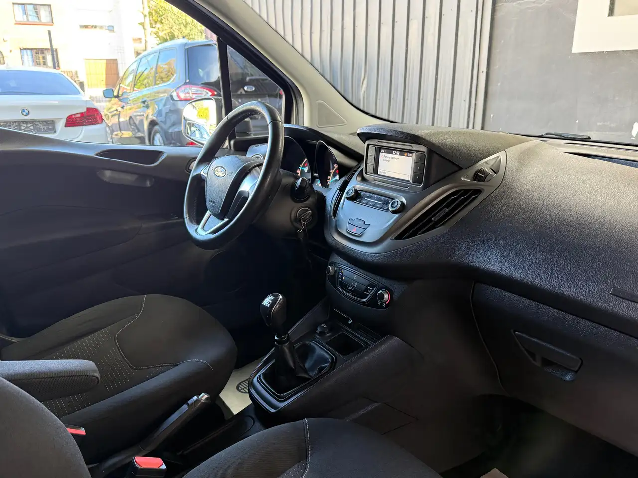 Ford Transit Courier - 12