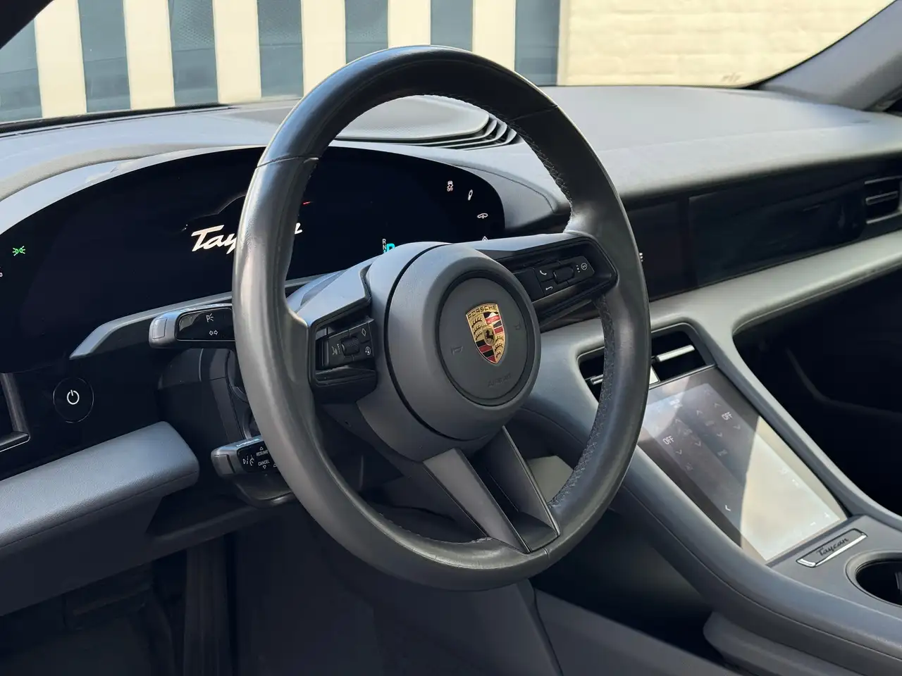 Porsche Taycan - 11