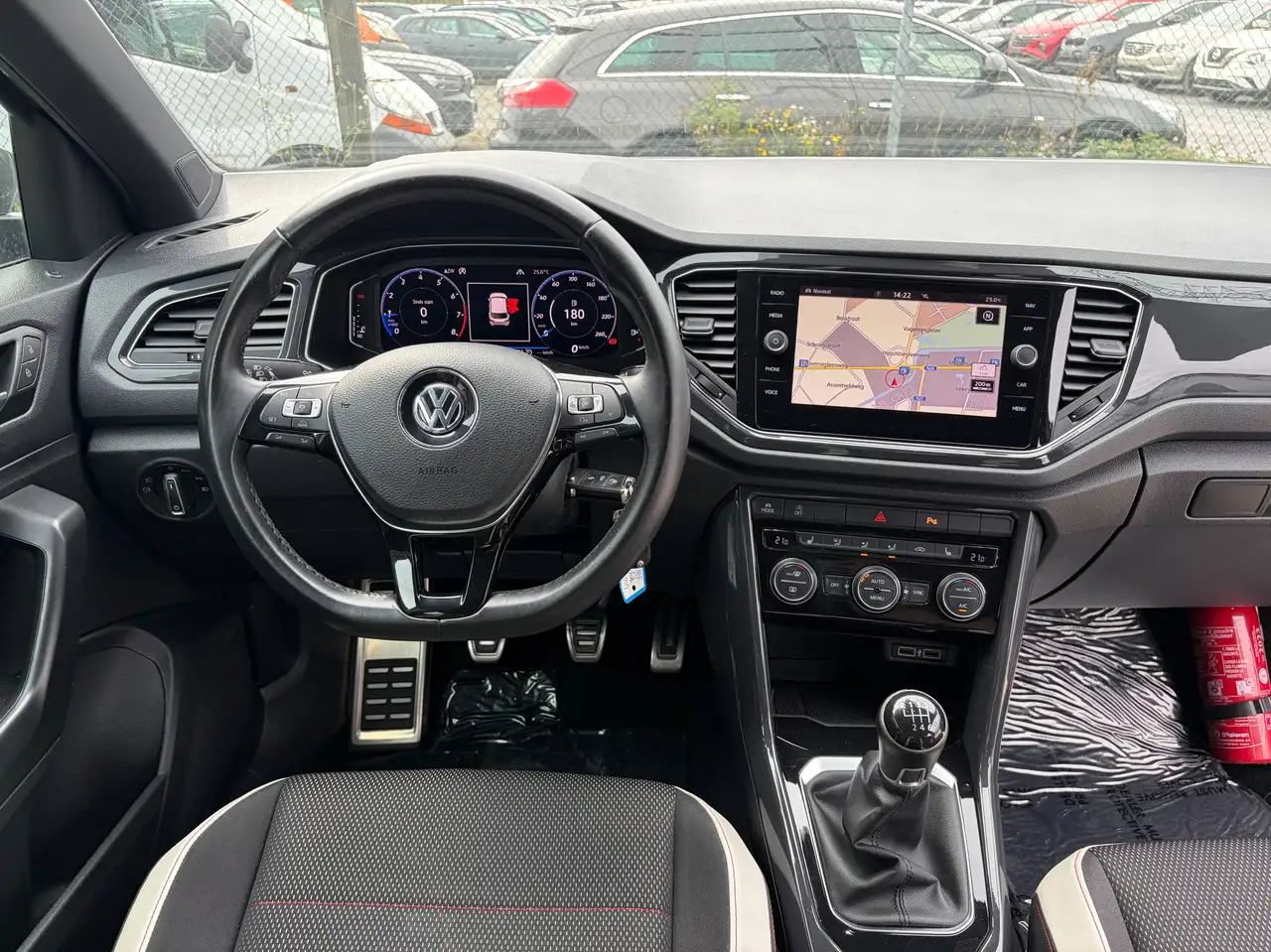 Volkswagen T-Roc - 9