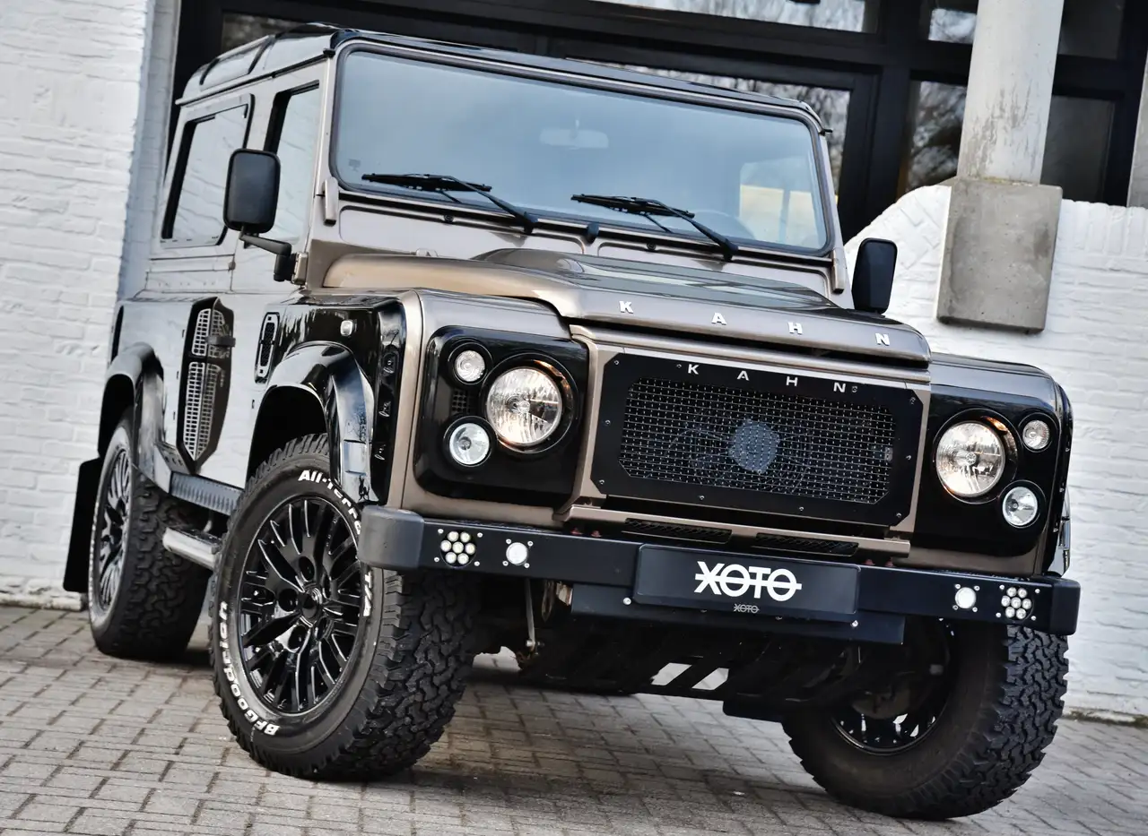 Land Rover Defender - 2