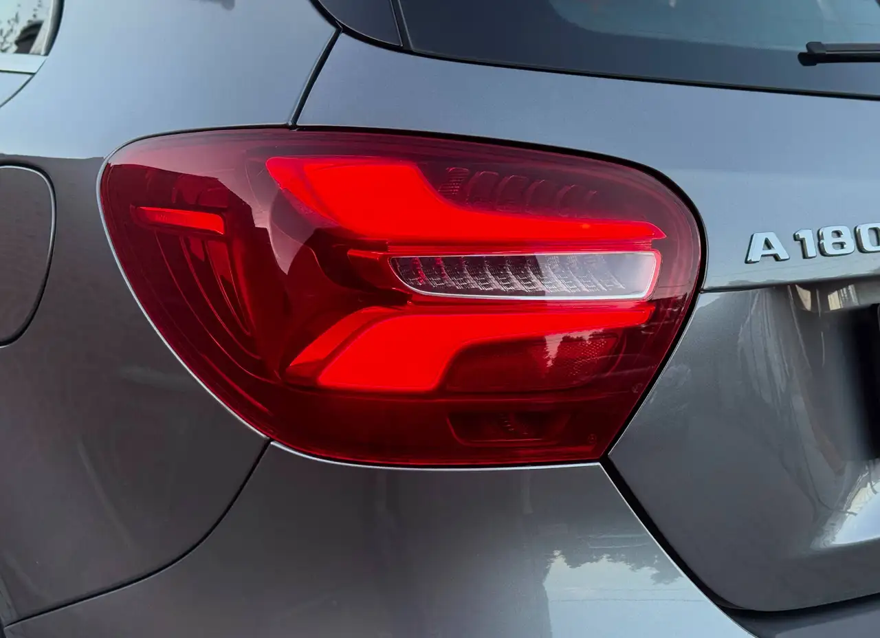Mercedes-Benz A 180 - 9