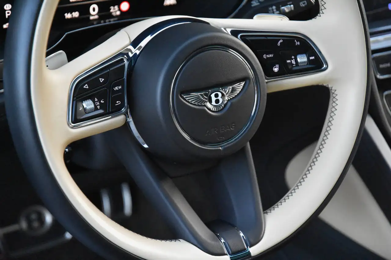 Bentley Bentayga - 11