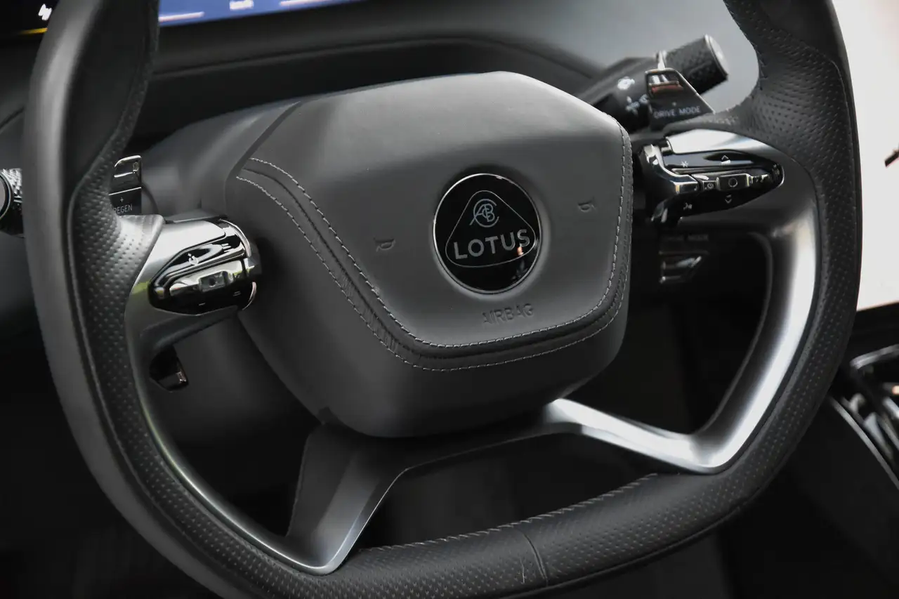 Lotus Eletre - 11