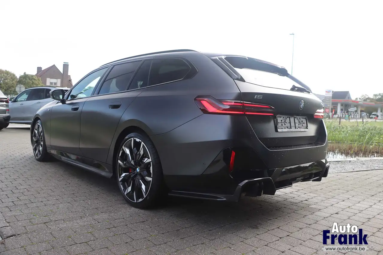 BMW i5 - 5