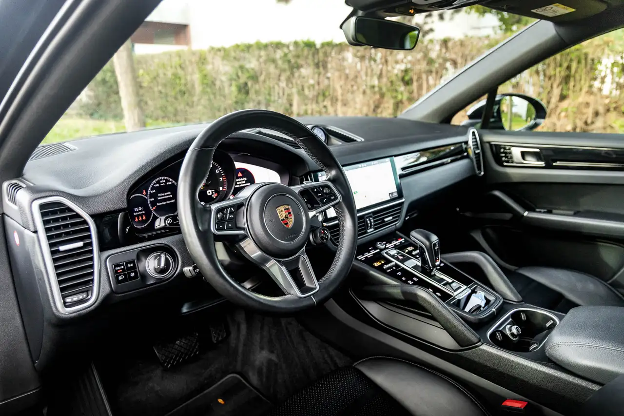 Porsche Cayenne - 4