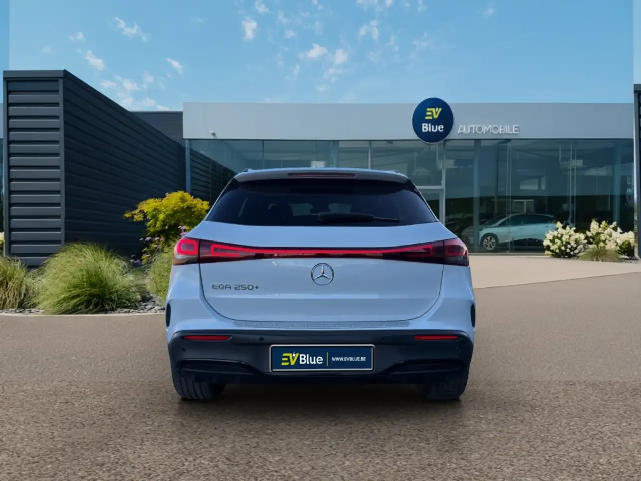 Mercedes-Benz EQA 250 - 5