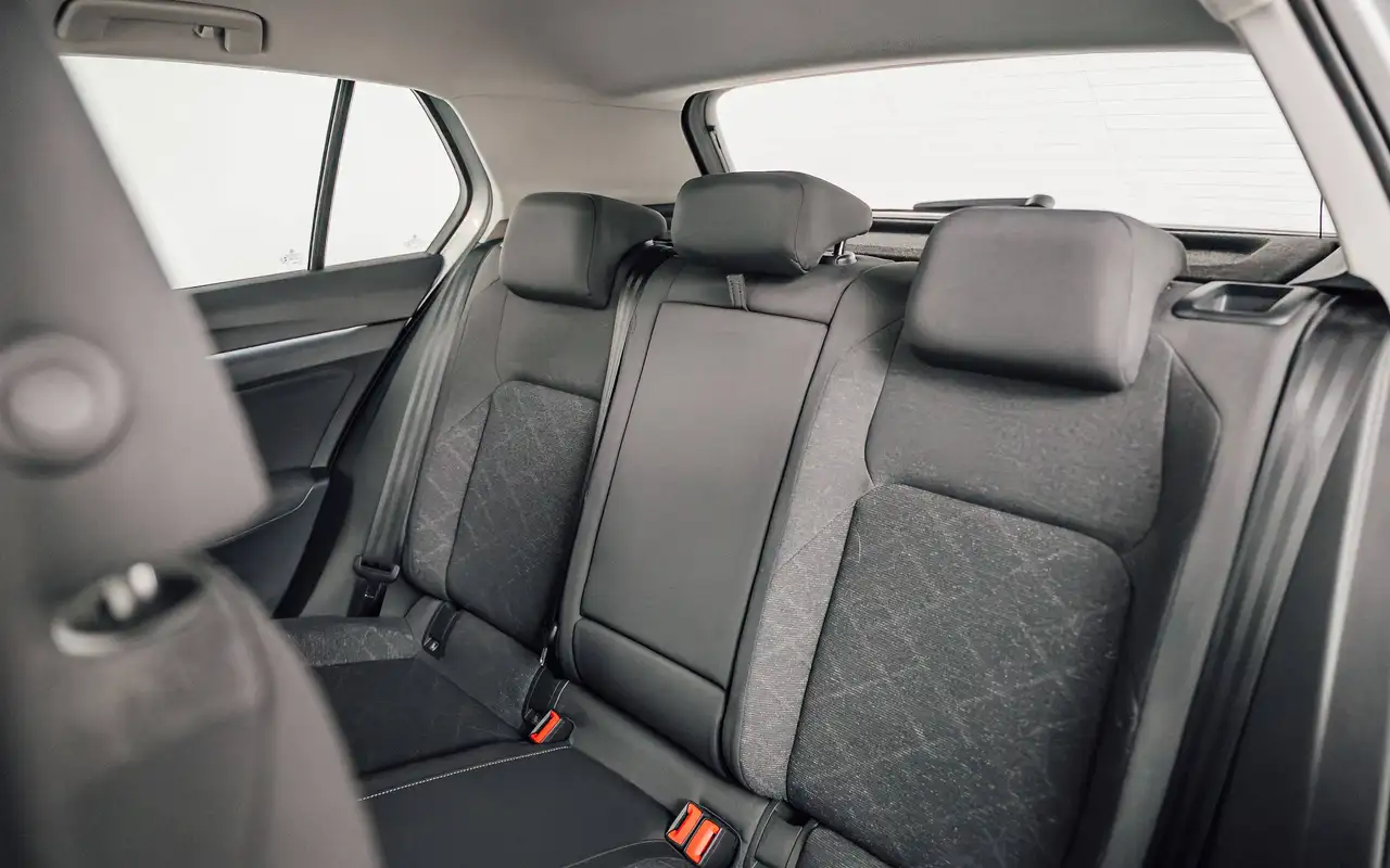 Volkswagen Golf - 8
