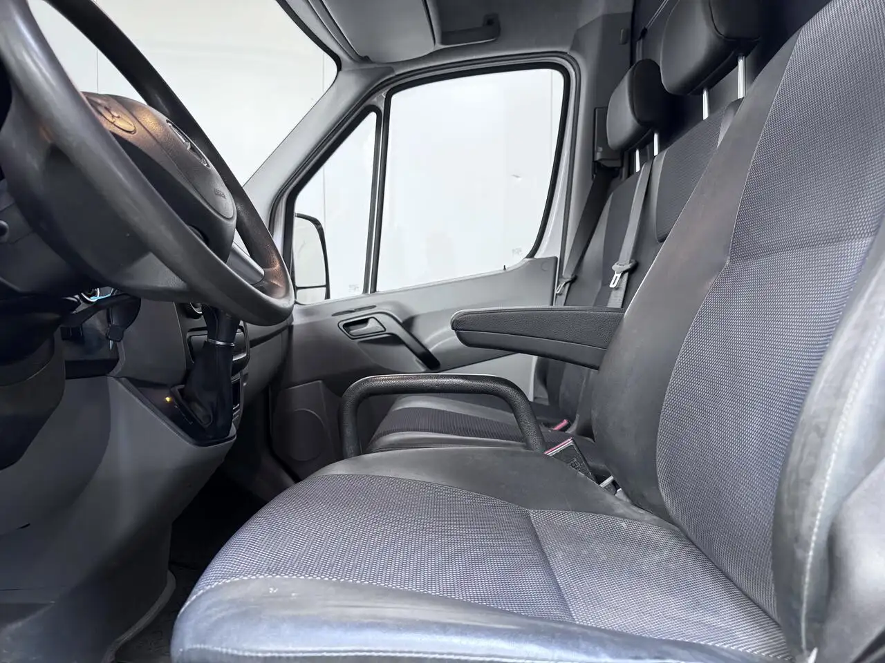 Mercedes-Benz Sprinter - 9
