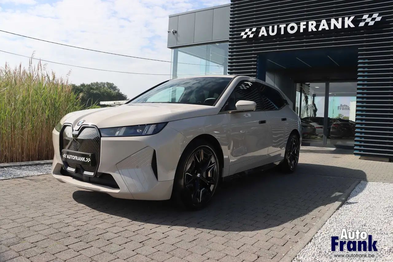 BMW iX - 3