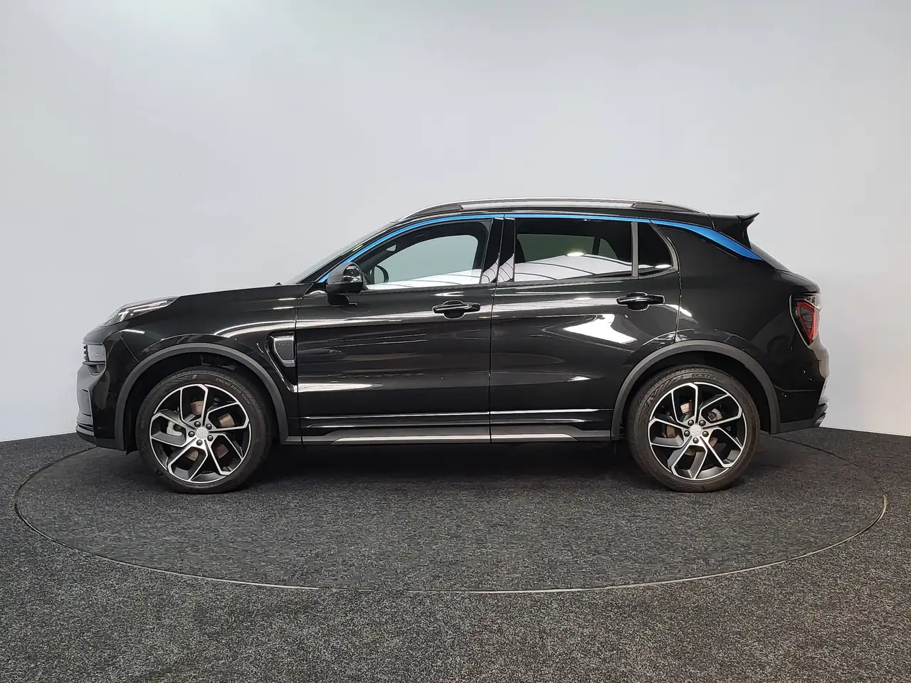 Lynk & Co 01 - 3