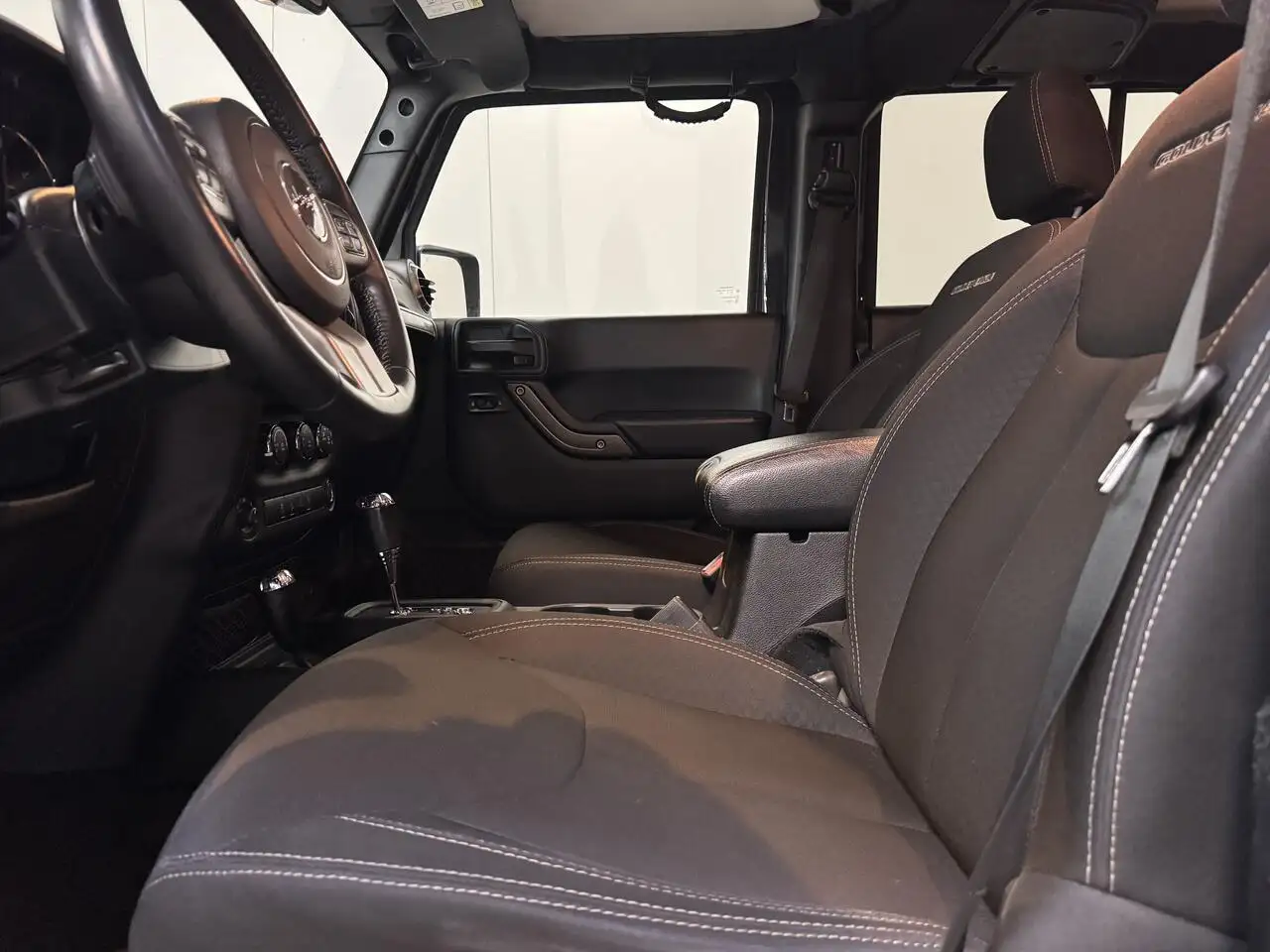 Jeep Wrangler - 11