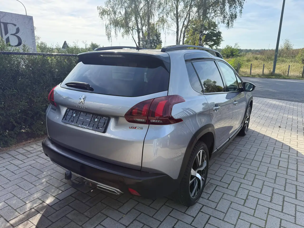 Peugeot 2008 - 4