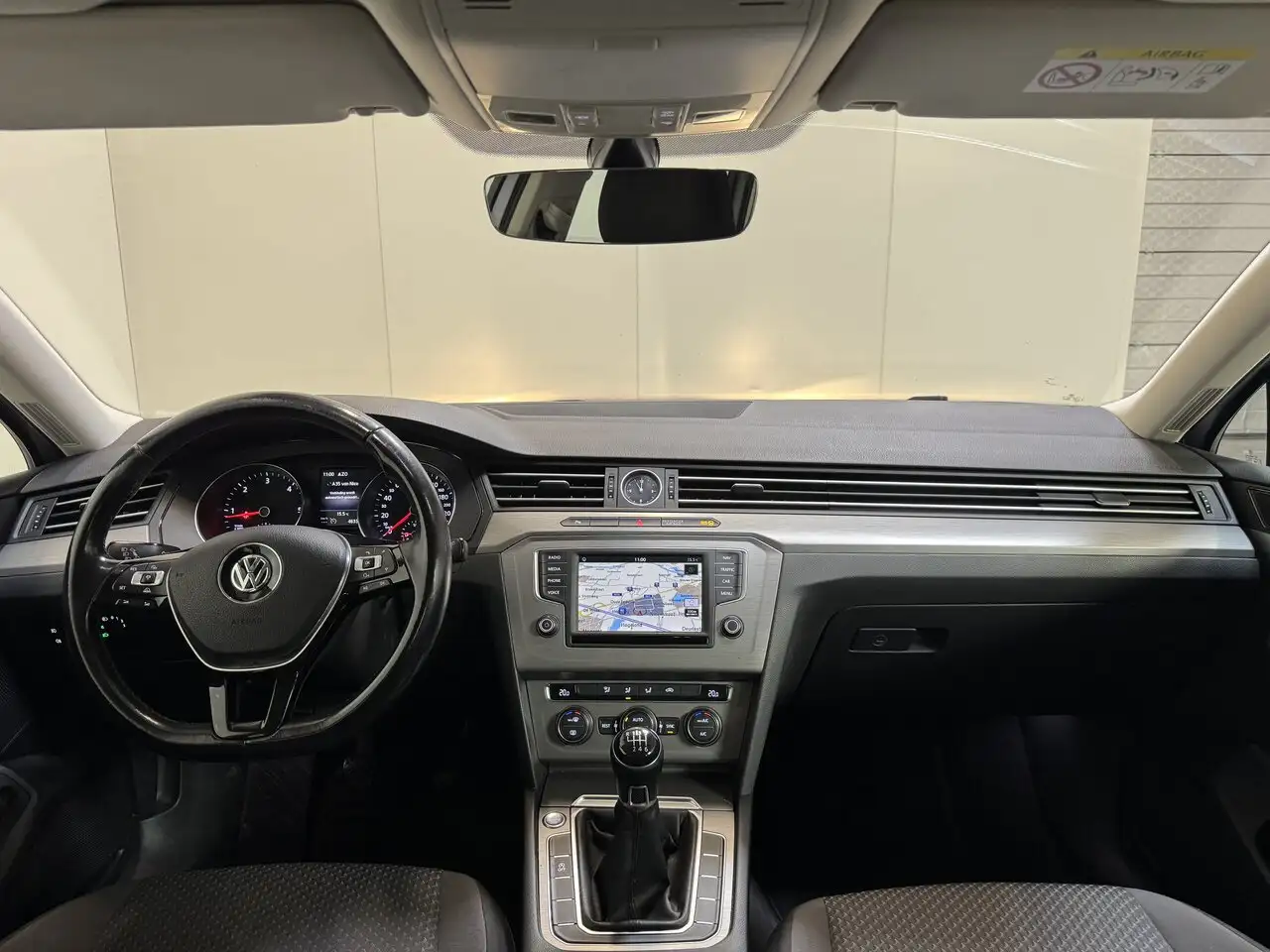 Volkswagen Passat - 11