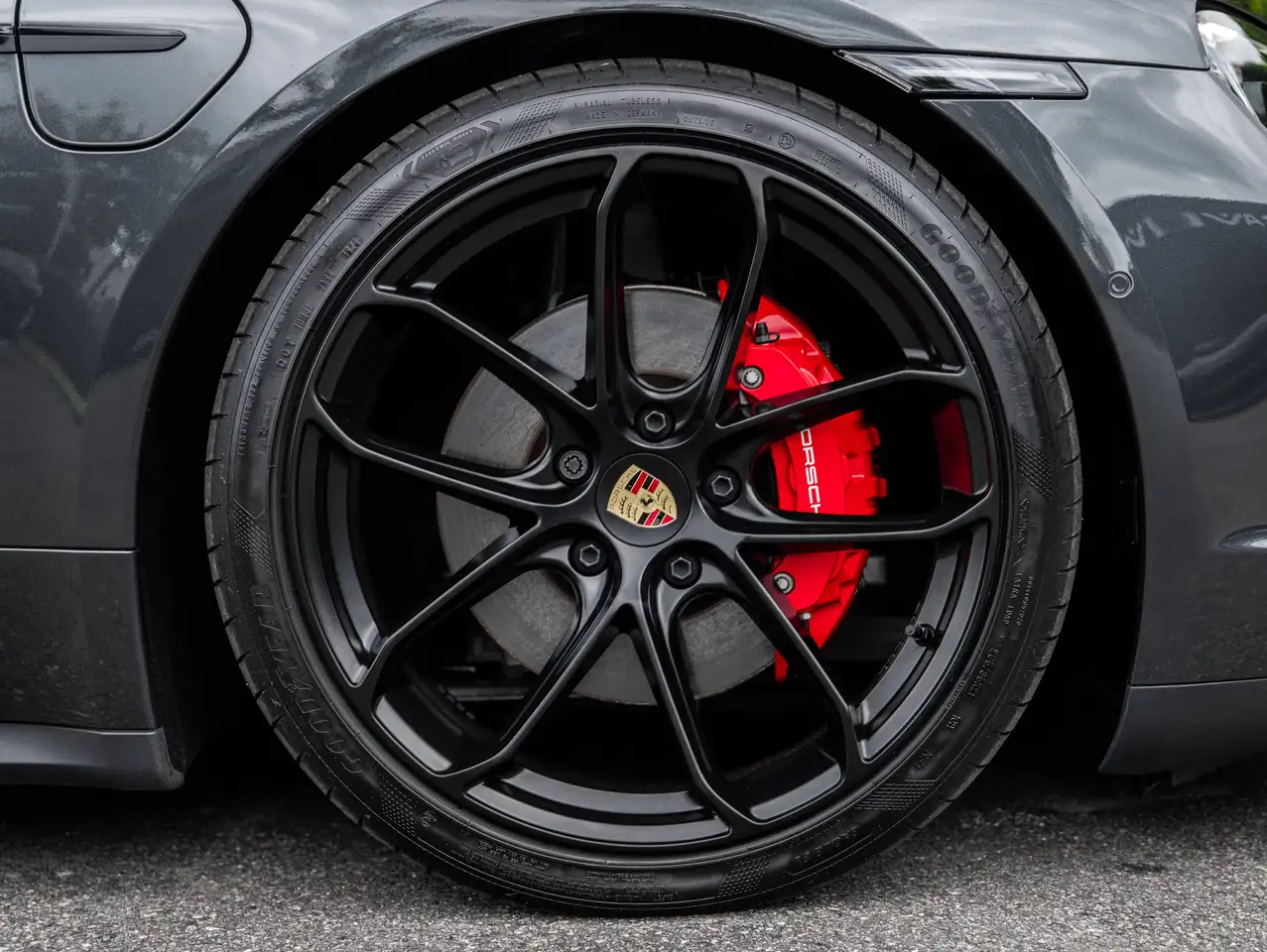 Porsche Taycan - 10