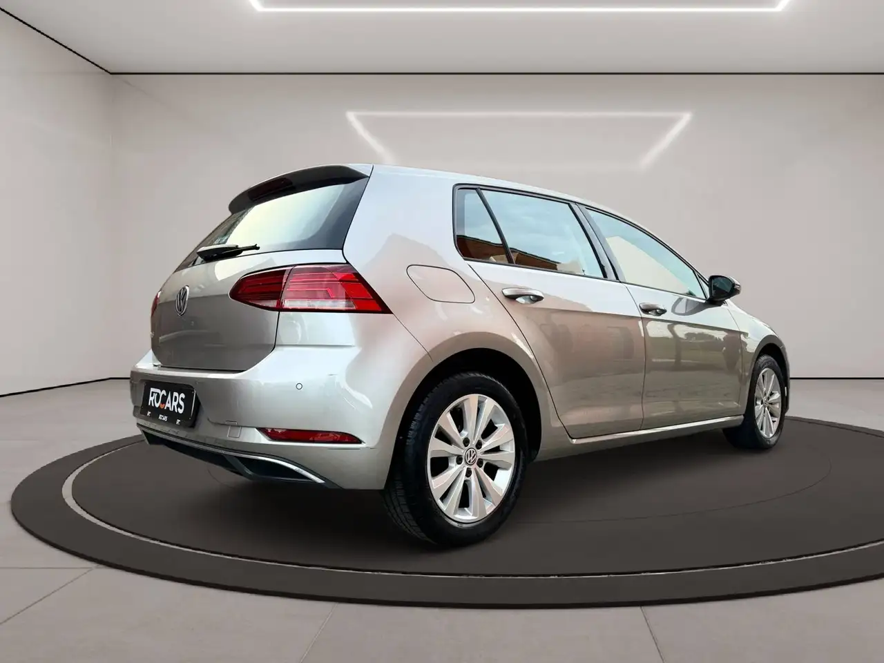 Volkswagen Golf - 6