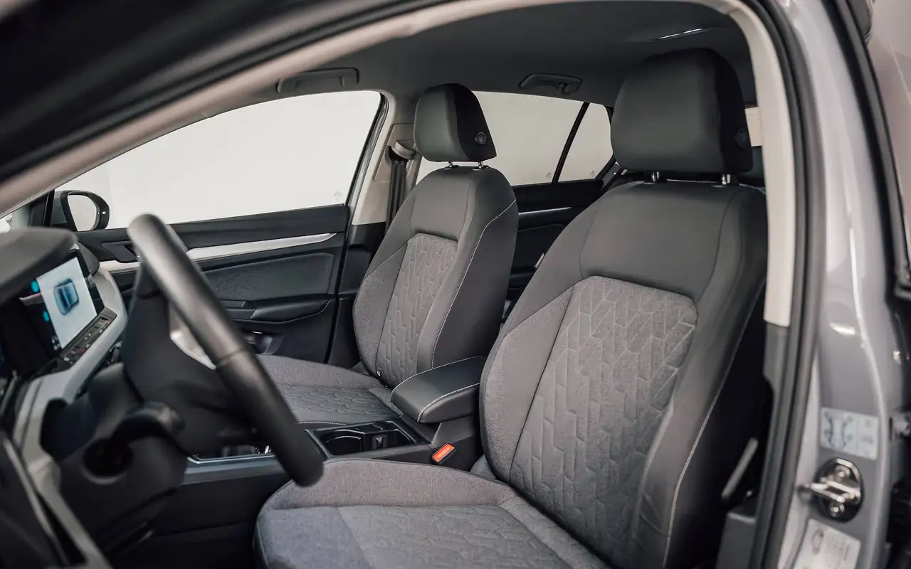 Volkswagen Golf - 11