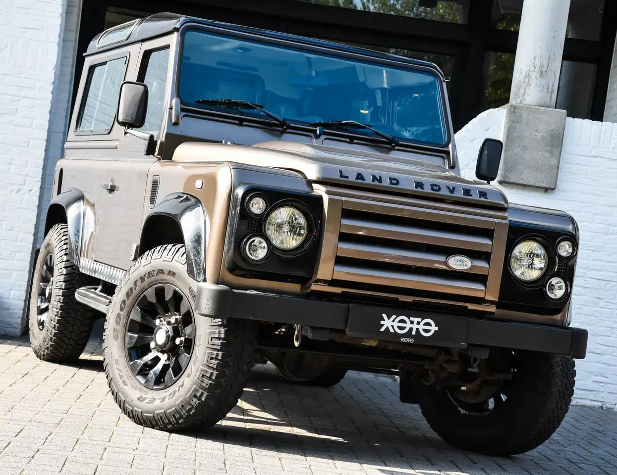 Land Rover Defender - 2