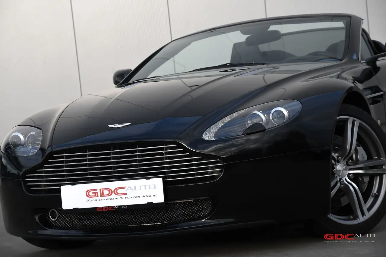 Aston Martin Vantage - 11