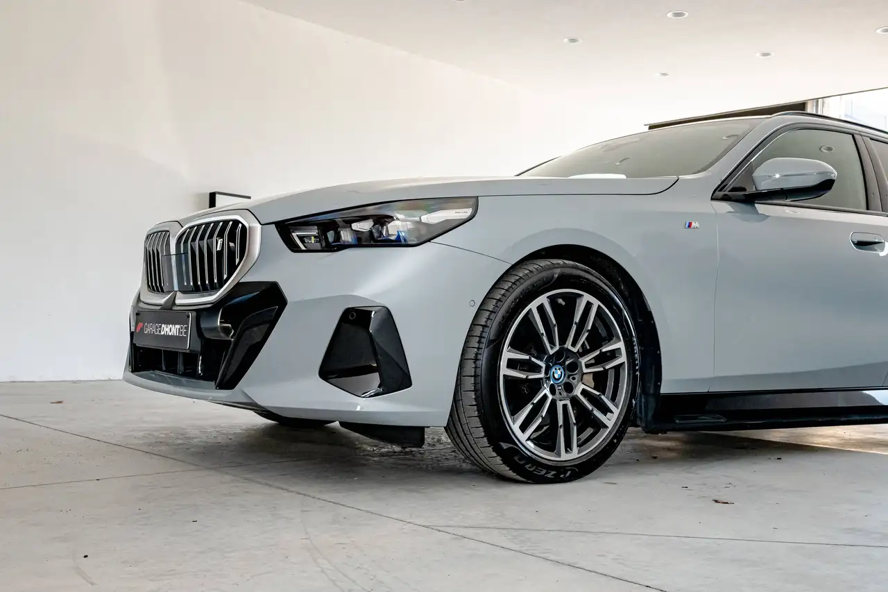 BMW i5 - 8