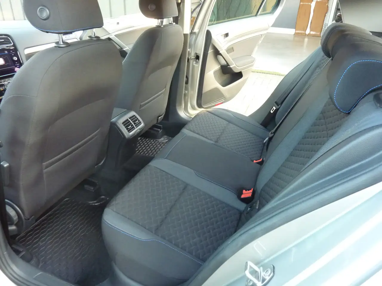Volkswagen Golf - 10