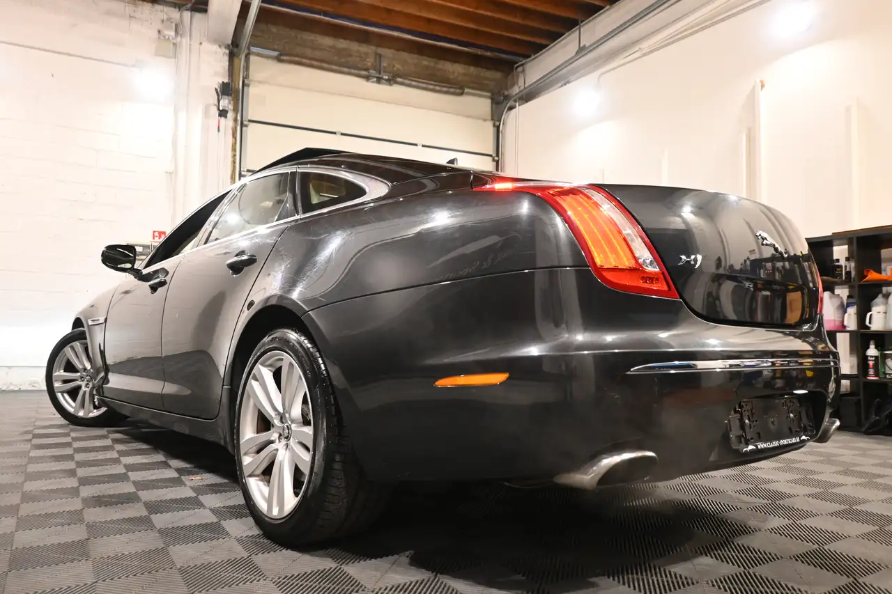 Jaguar XJ - 9