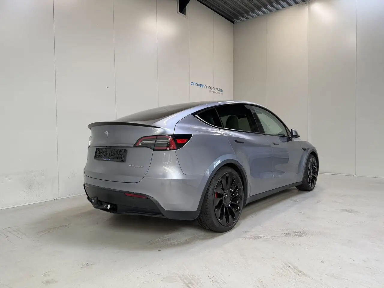 Tesla Model Y - 3