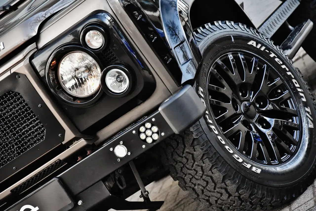 Land Rover Defender - 7