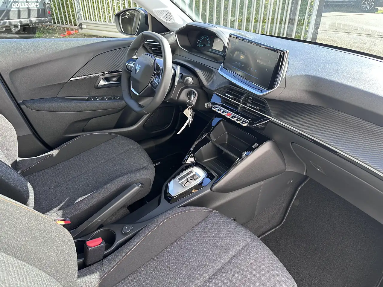 Peugeot 208 - 6